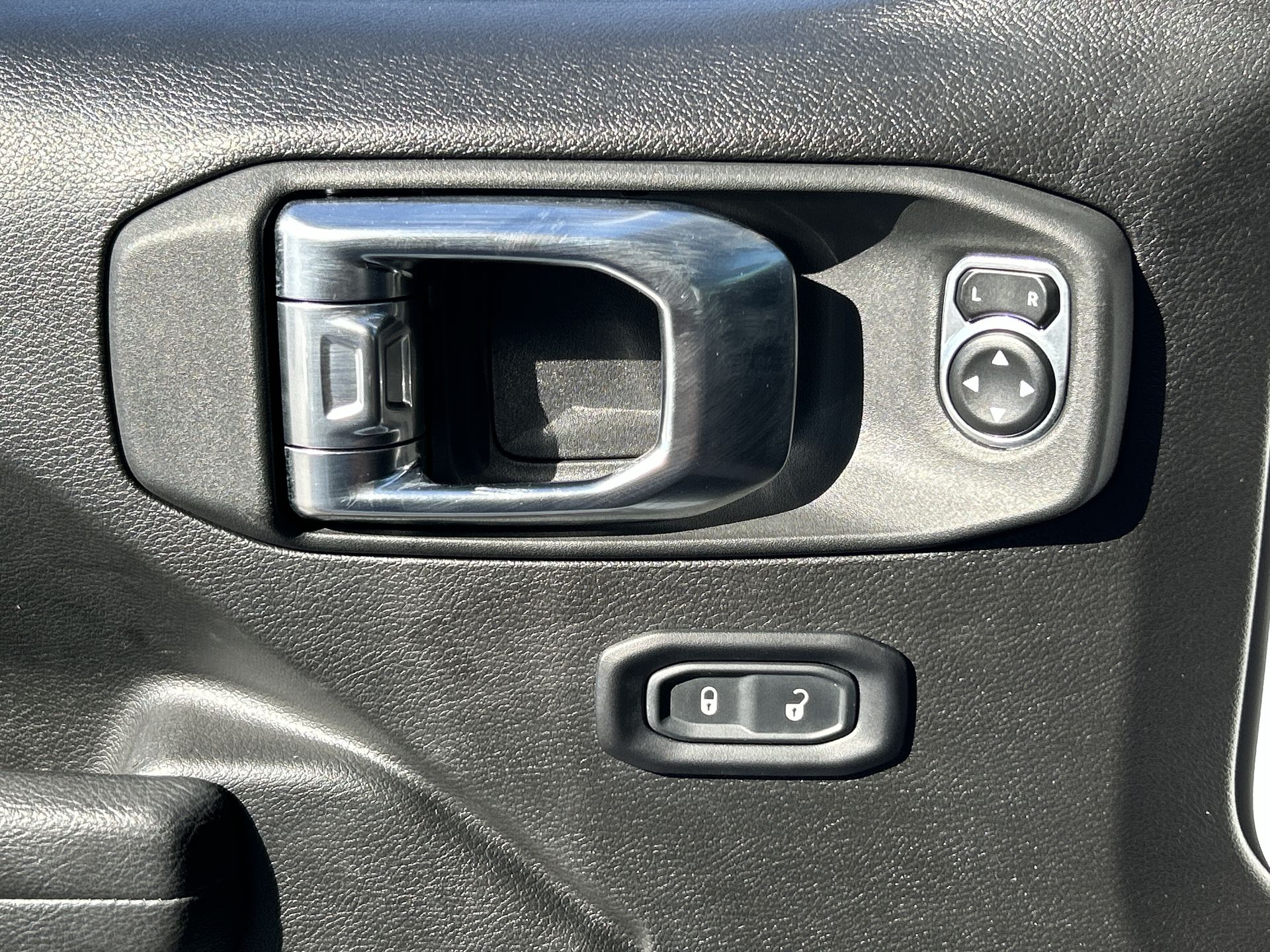 2025 Jeep Wrangler 4-Door Willys 4x4