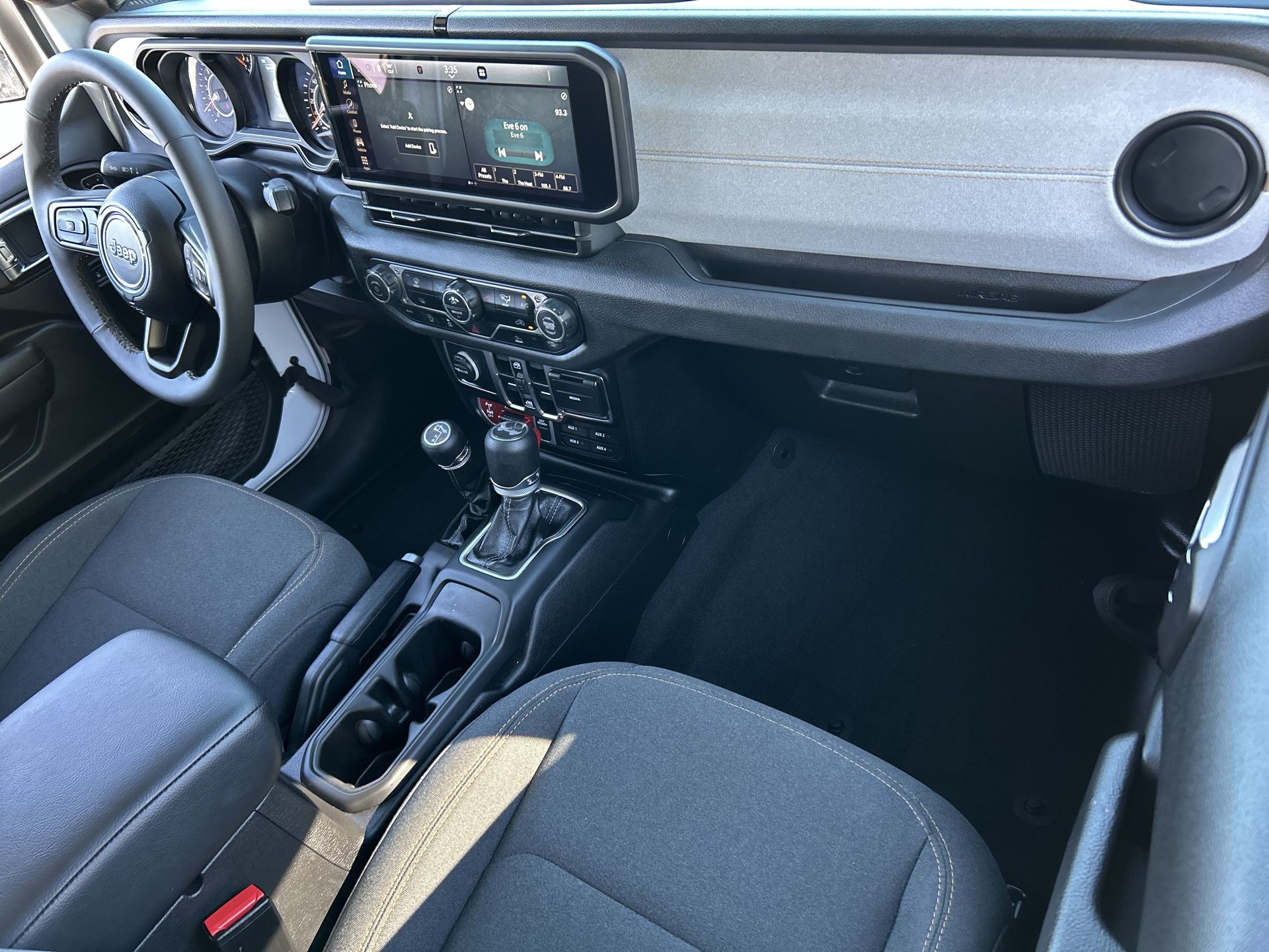 2025 Jeep Wrangler 4-Door Willys 4x4