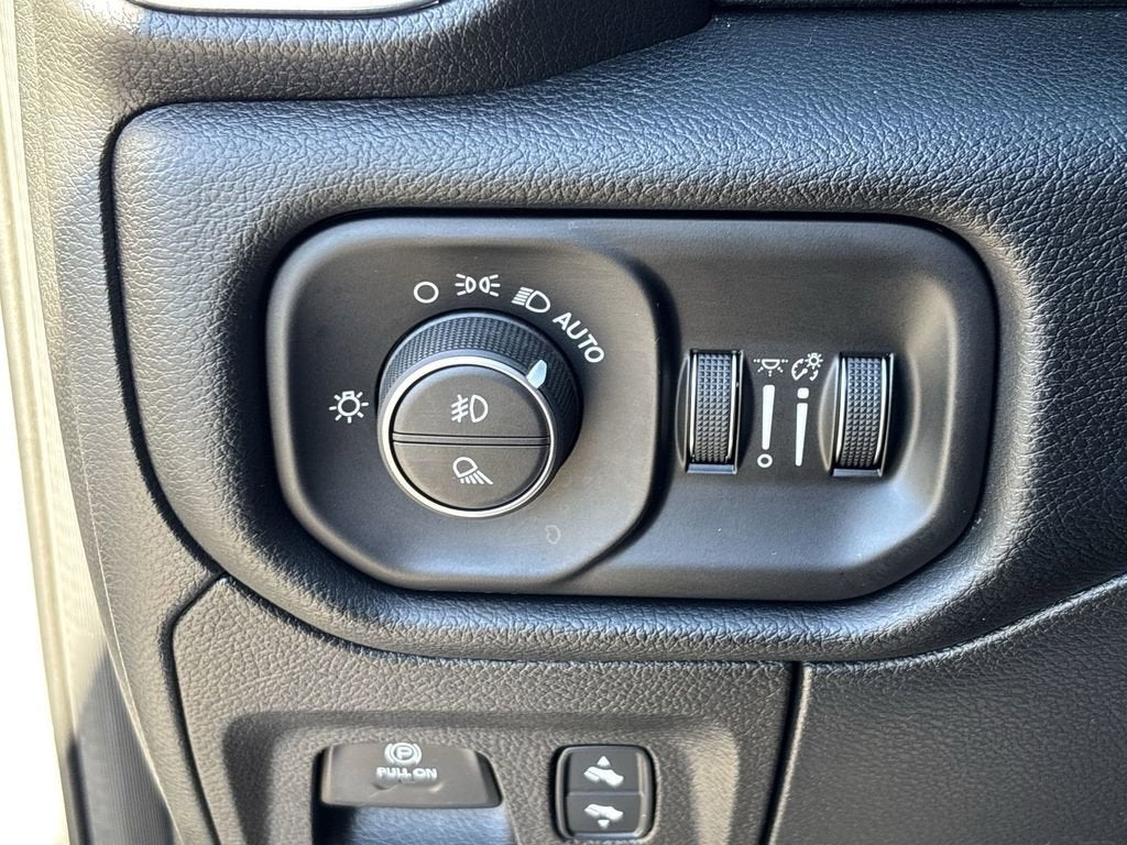 2021 RAM 1500 Laramie Crew Cab 4x4 5'7" Box