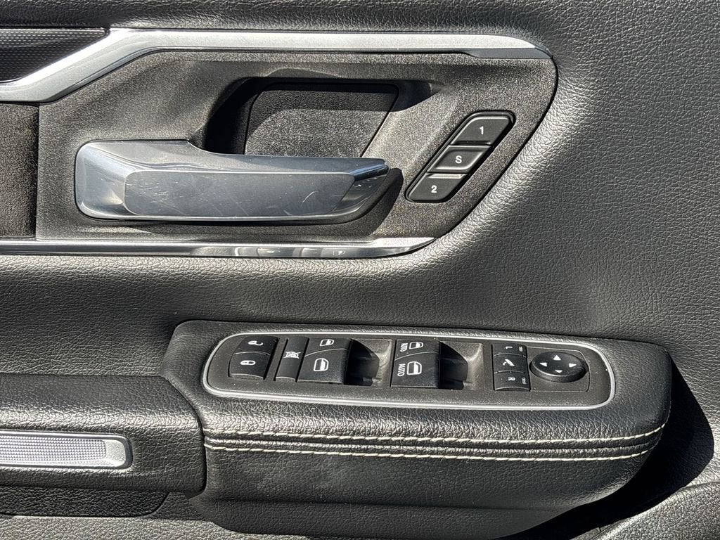 2021 RAM 1500 Laramie Crew Cab 4x4 5'7" Box