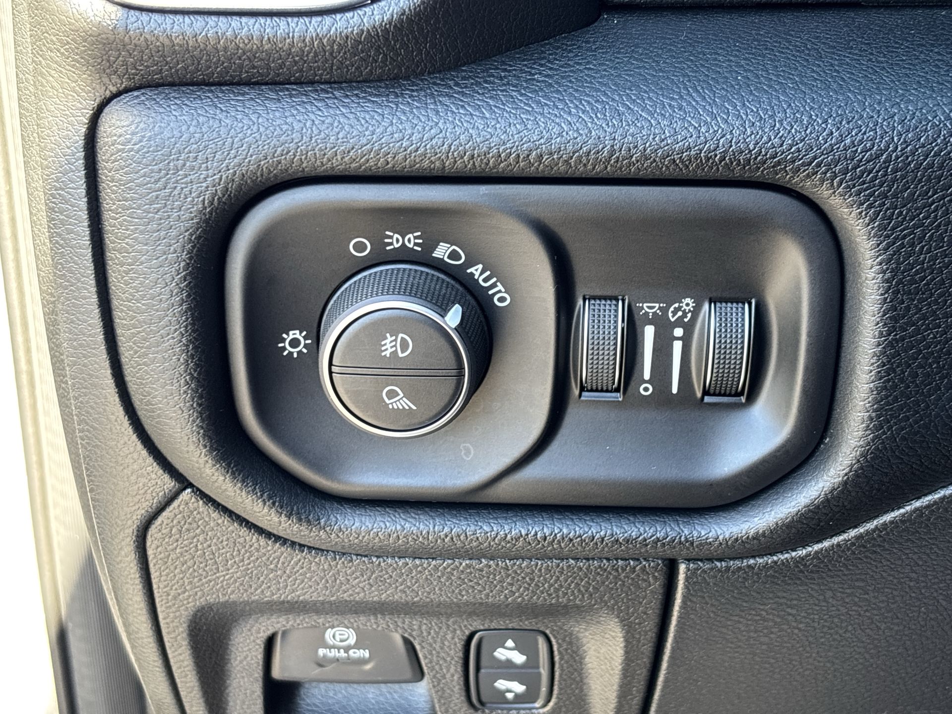 2021 RAM 1500 Laramie Crew Cab 4x4 5'7" Box