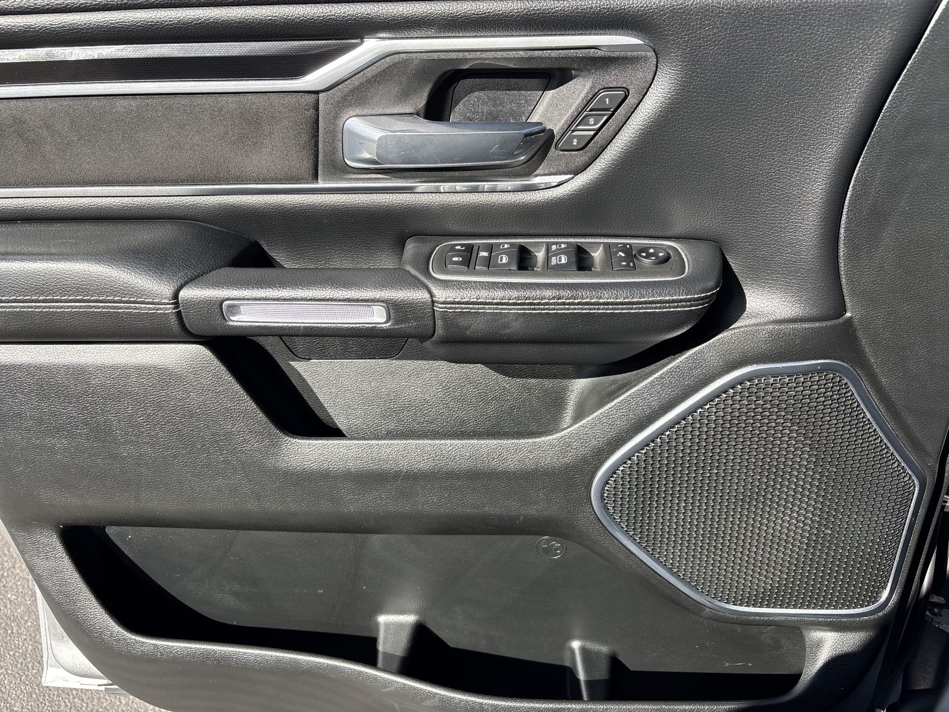 2021 RAM 1500 Laramie Crew Cab 4x4 5'7" Box