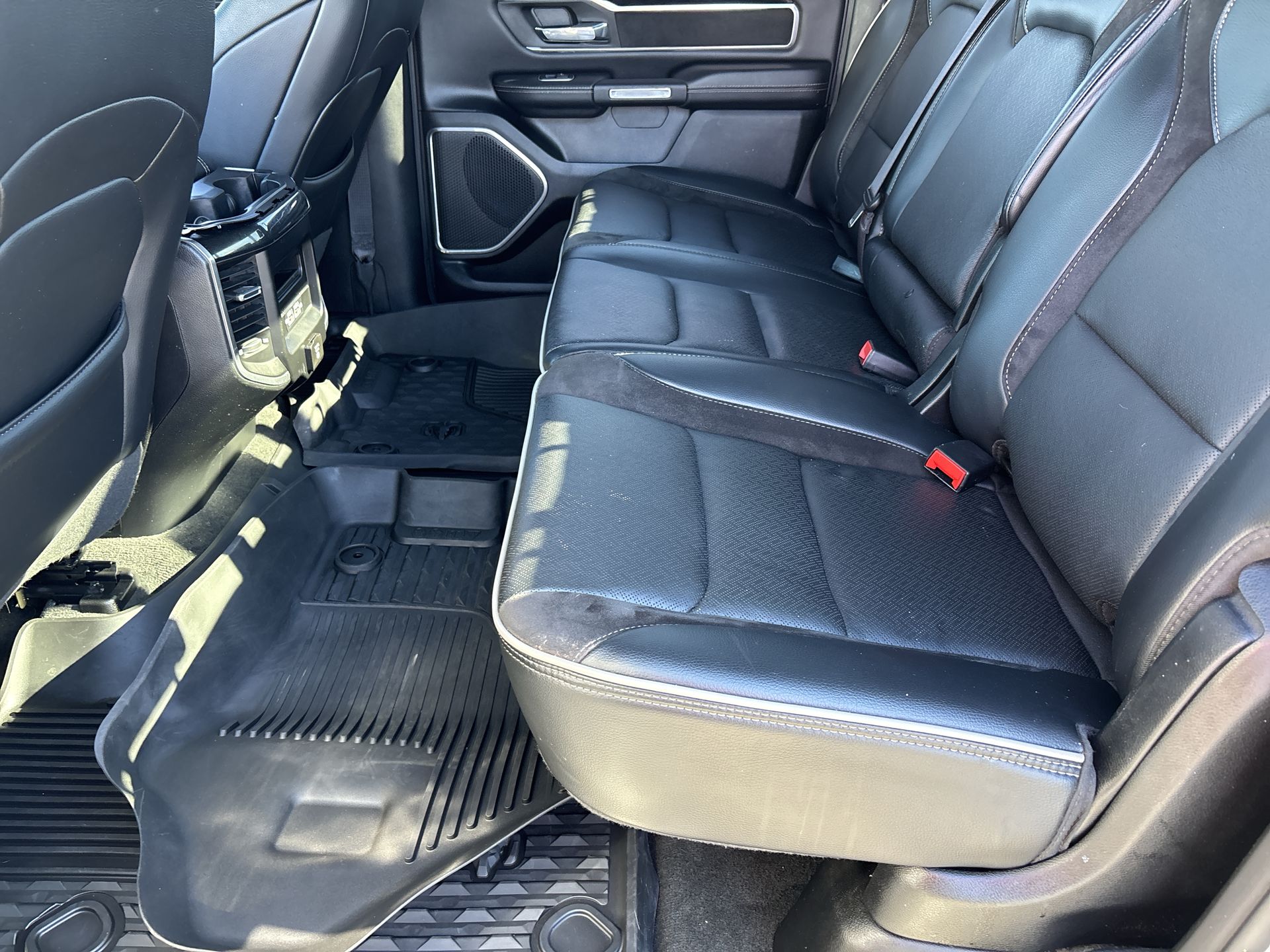 2021 RAM 1500 Laramie Crew Cab 4x4 5'7" Box