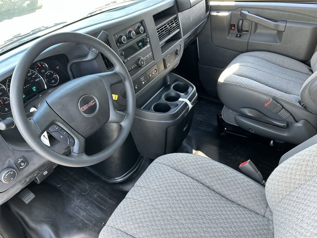 2025 GMC Savana Cutaway 3500 1WT