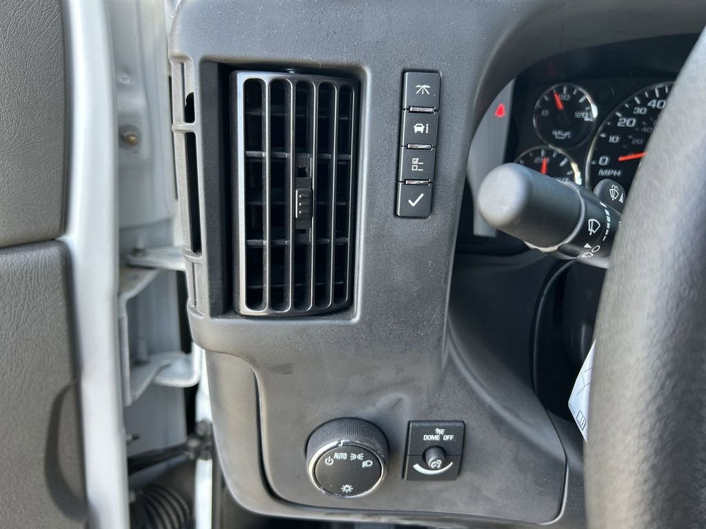 2025 GMC Savana Cutaway 3500 1WT