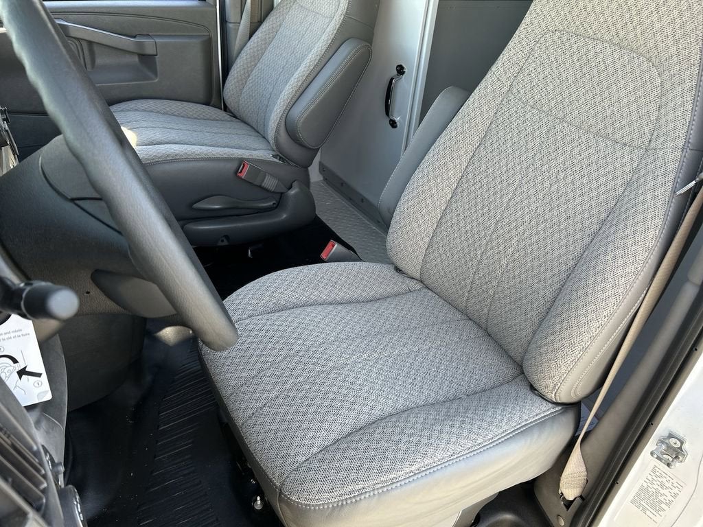 2025 GMC Savana Cutaway 3500 1WT