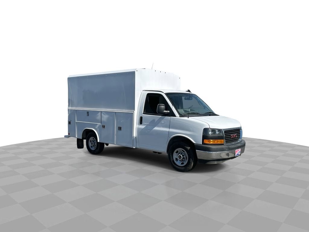2025 GMC Savana Cutaway 3500 1WT