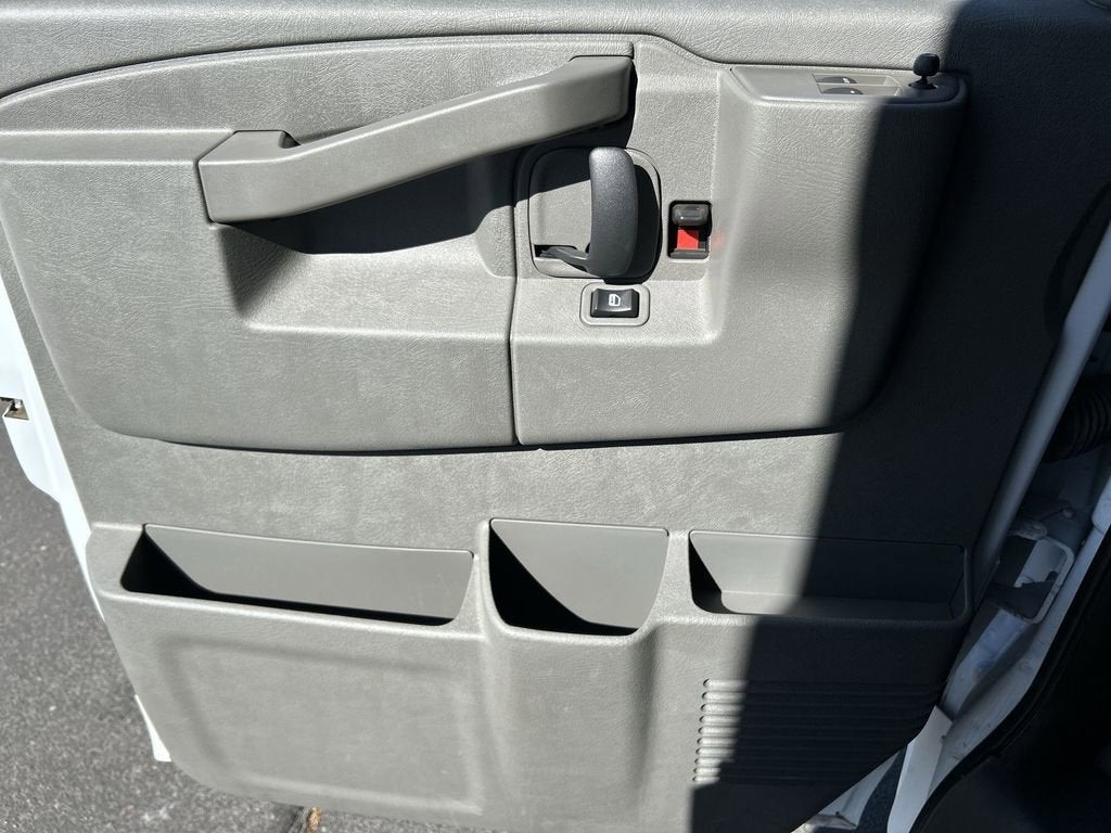 2025 GMC Savana Cutaway 3500 1WT