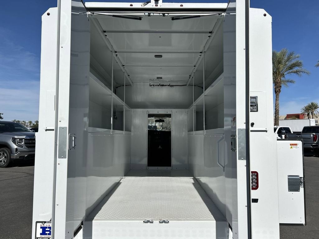 2025 GMC Savana Cutaway 3500 1WT