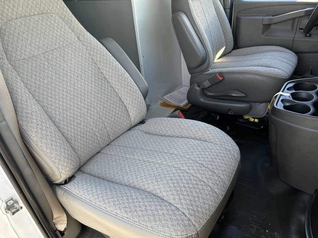 2025 GMC Savana Cutaway 3500 1WT