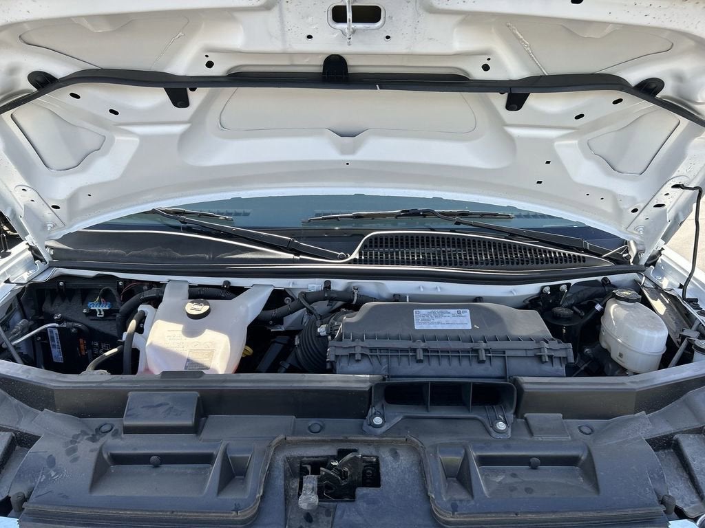 2025 GMC Savana Cutaway 3500 1WT