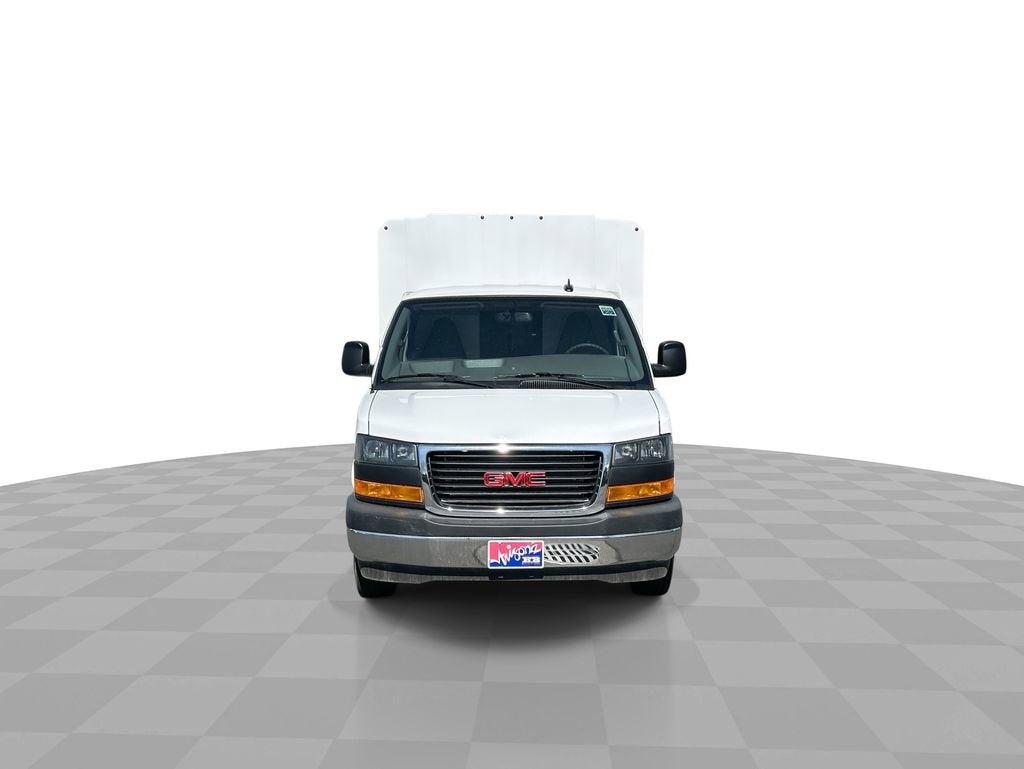 2025 GMC Savana Cutaway 3500 1WT