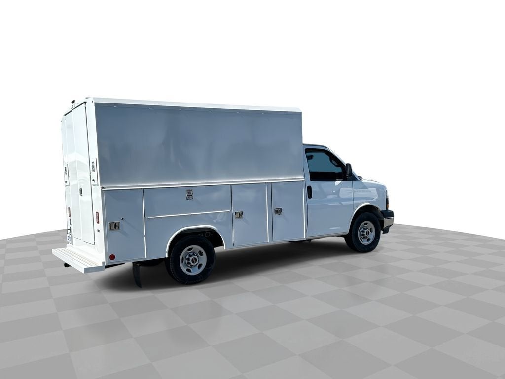 2025 GMC Savana Cutaway 3500 1WT