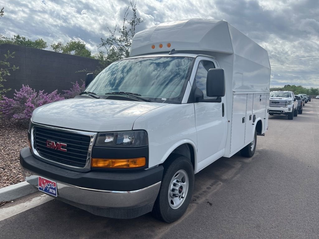 2025 GMC Savana Cutaway 3500 1WT