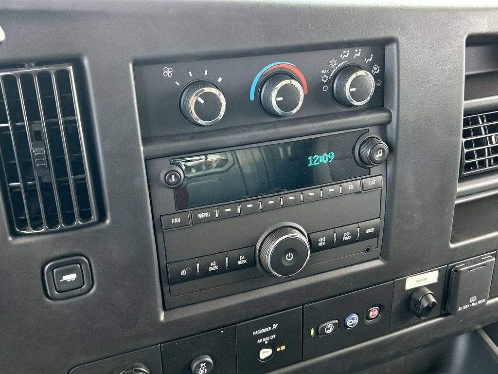 2025 GMC Savana Cutaway 3500 1WT