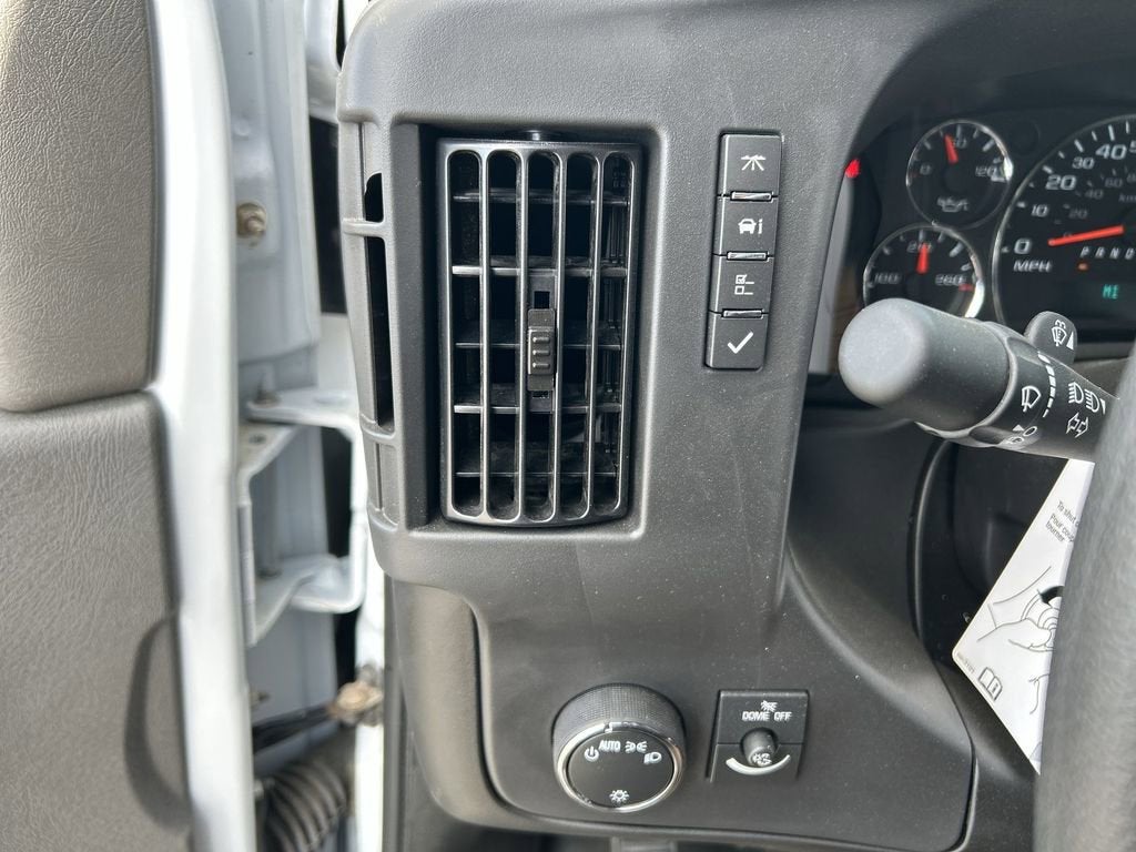 2025 GMC Savana Cutaway 3500 1WT