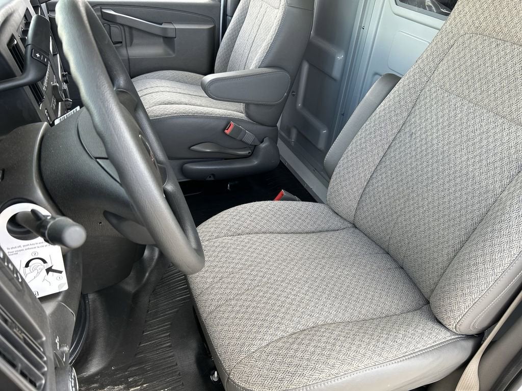 2025 GMC Savana Cutaway 3500 1WT