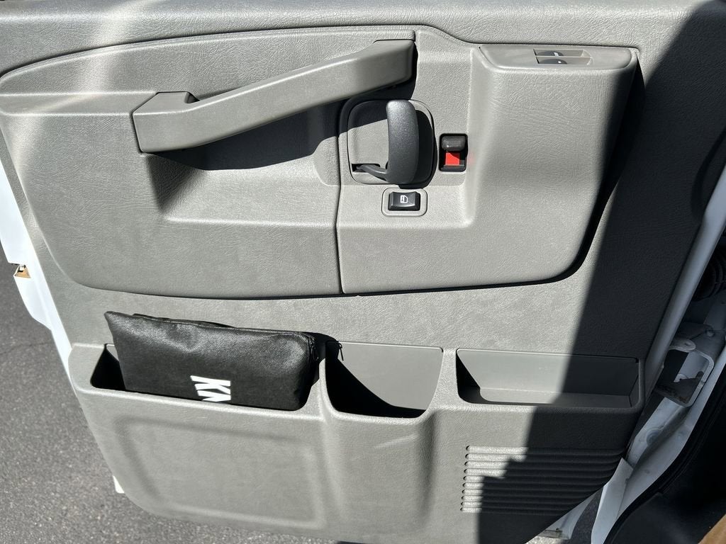 2025 GMC Savana Cutaway 3500 1WT