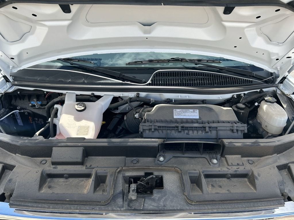 2025 GMC Savana Cutaway 3500 1WT