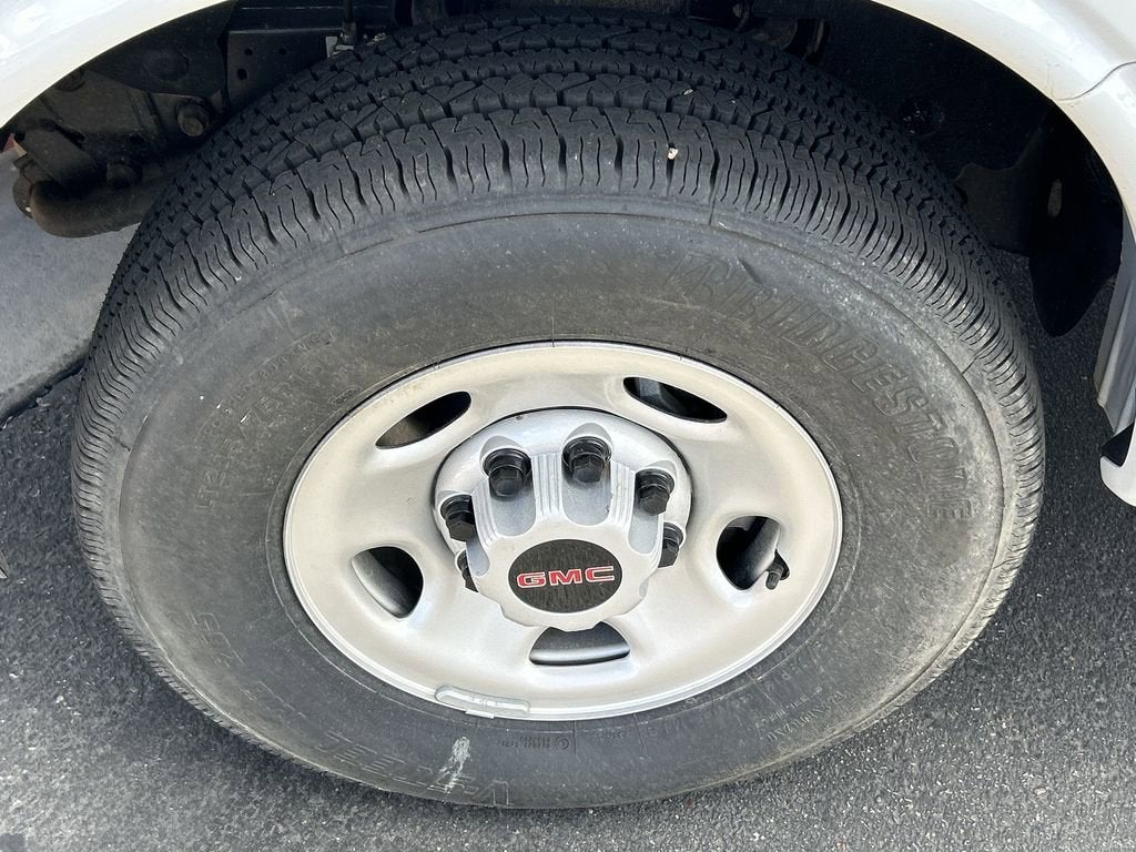 2025 GMC Savana Cutaway 3500 1WT