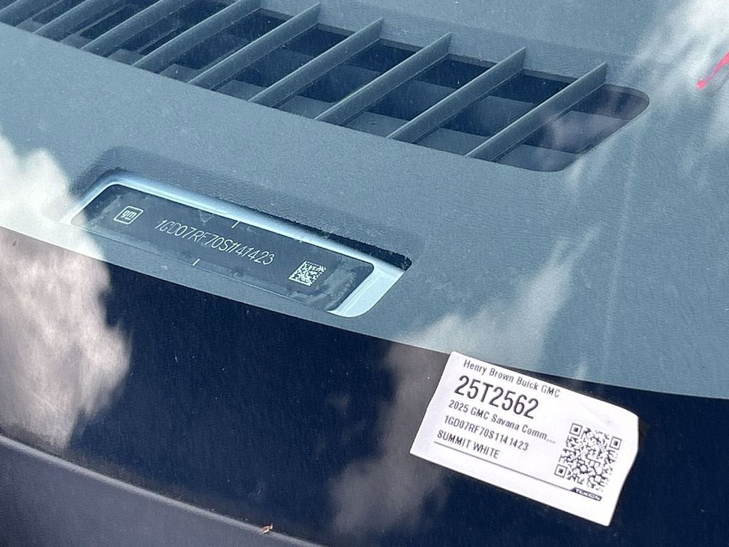 2025 GMC Savana Cutaway 3500 1WT