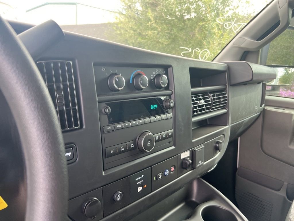 2025 GMC Savana Cutaway 3500 1WT