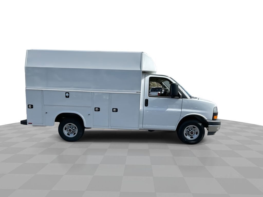 2025 GMC Savana Cutaway 3500 1WT