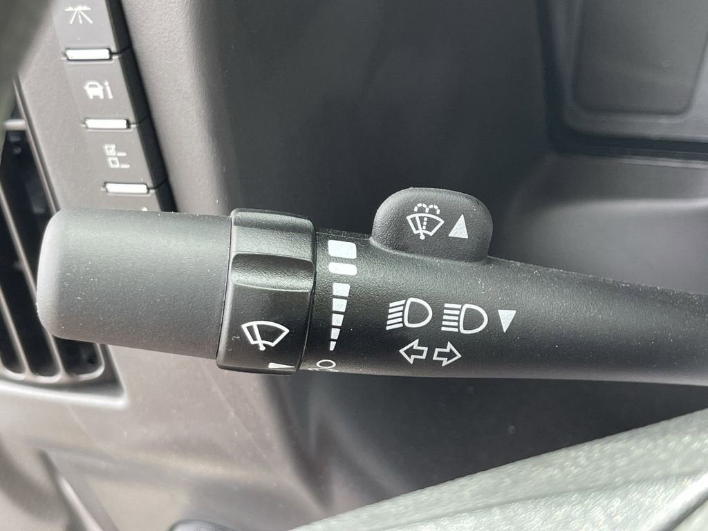 2025 GMC Savana Cutaway 3500 1WT