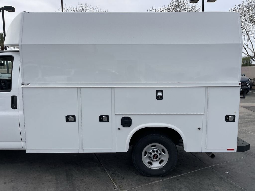 2025 GMC Savana Cutaway 3500 1WT