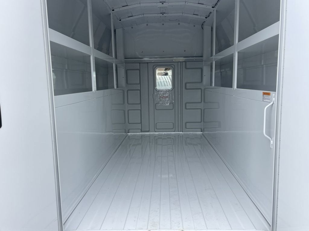 2025 GMC Savana Cutaway 3500 1WT