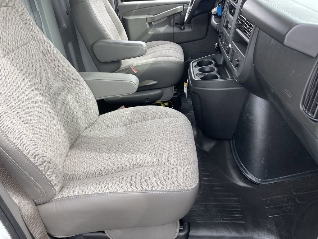 2025 GMC Savana Cutaway 3500 1WT