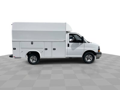 2025 GMC Savana Cutaway 3500 1WT
