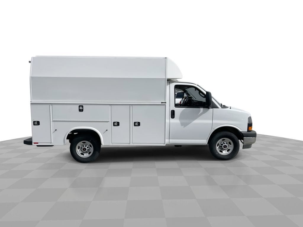 2025 GMC Savana Cutaway 3500 1WT