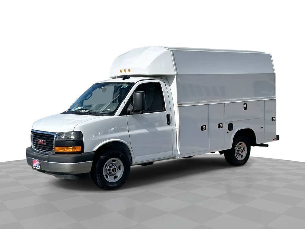 2025 GMC Savana Cutaway 3500 1WT