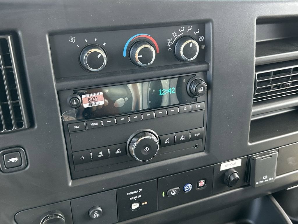 2025 GMC Savana Cutaway 3500 1WT