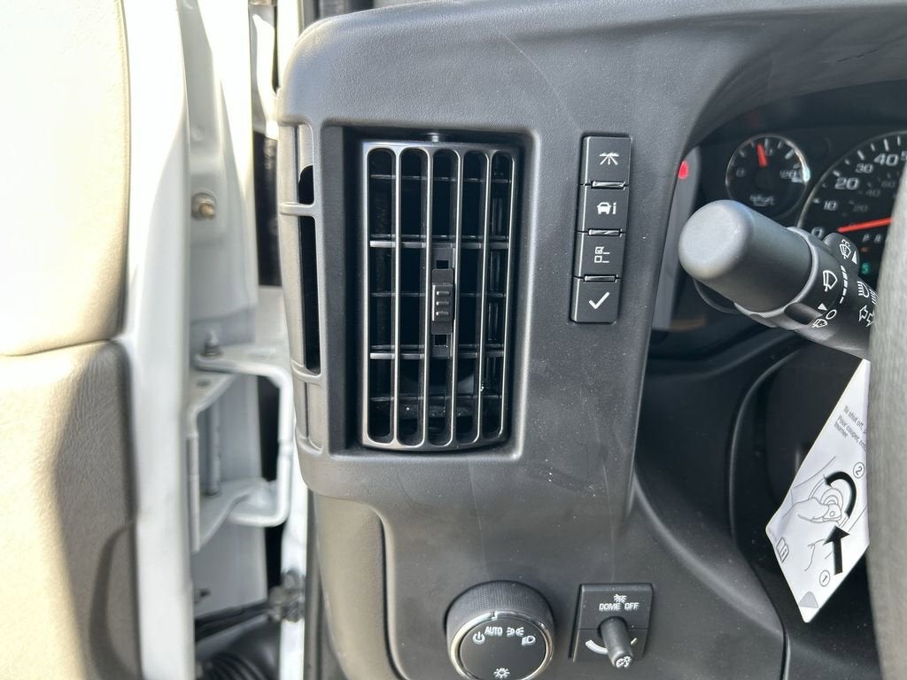 2025 GMC Savana Cutaway 3500 1WT