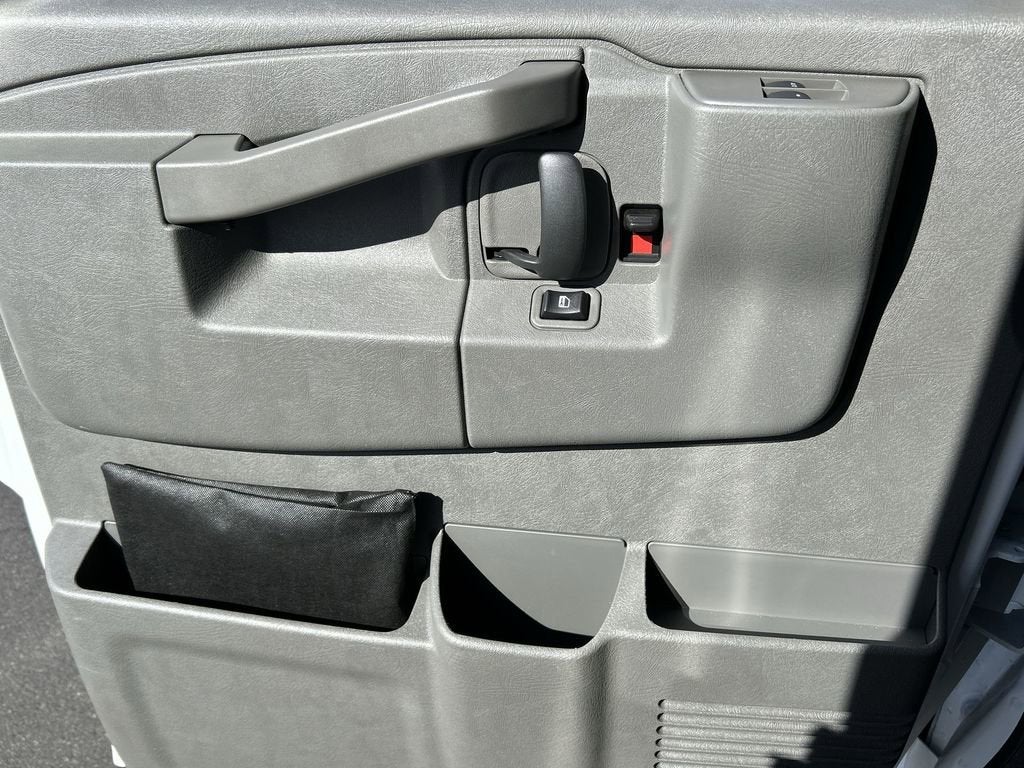 2025 GMC Savana Cutaway 3500 1WT