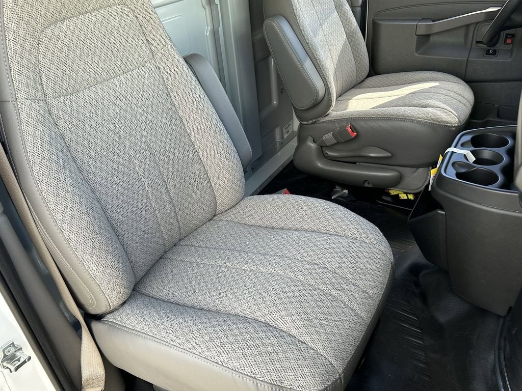 2025 GMC Savana Cutaway 3500 1WT