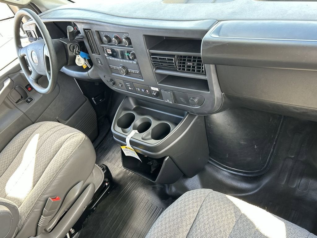 2025 GMC Savana Cutaway 3500 1WT