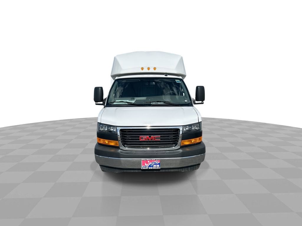 2025 GMC Savana Cutaway 3500 1WT