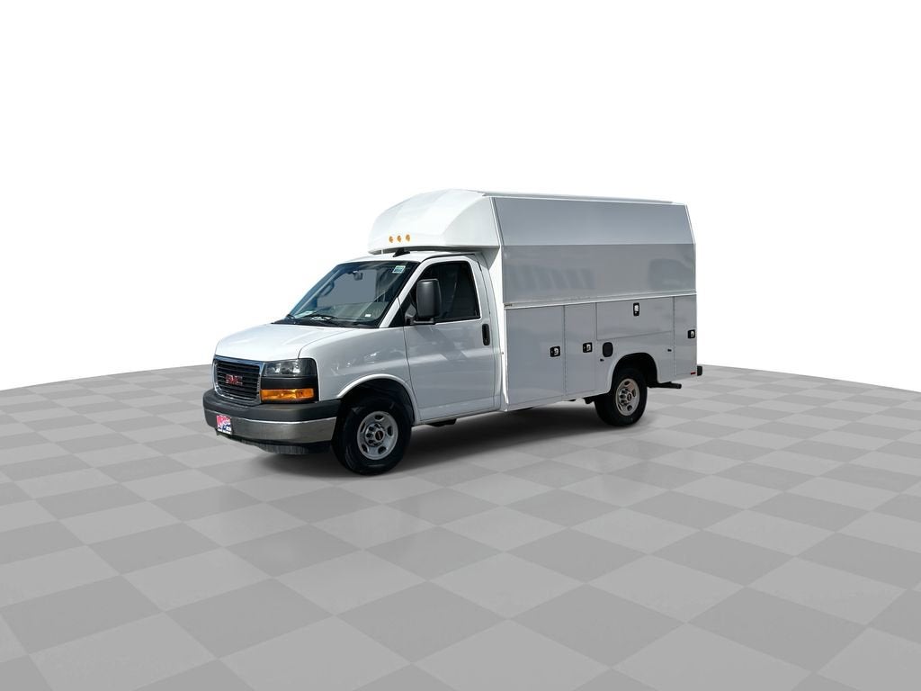 2025 GMC Savana Cutaway 3500 1WT