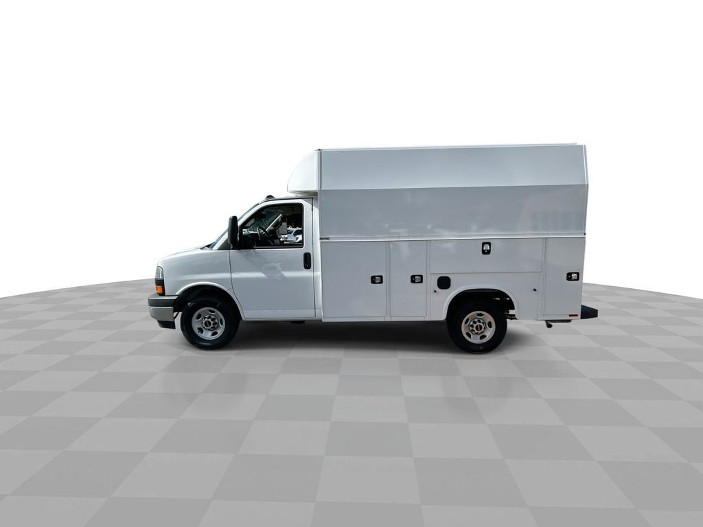 2025 GMC Savana Cutaway 3500 1WT