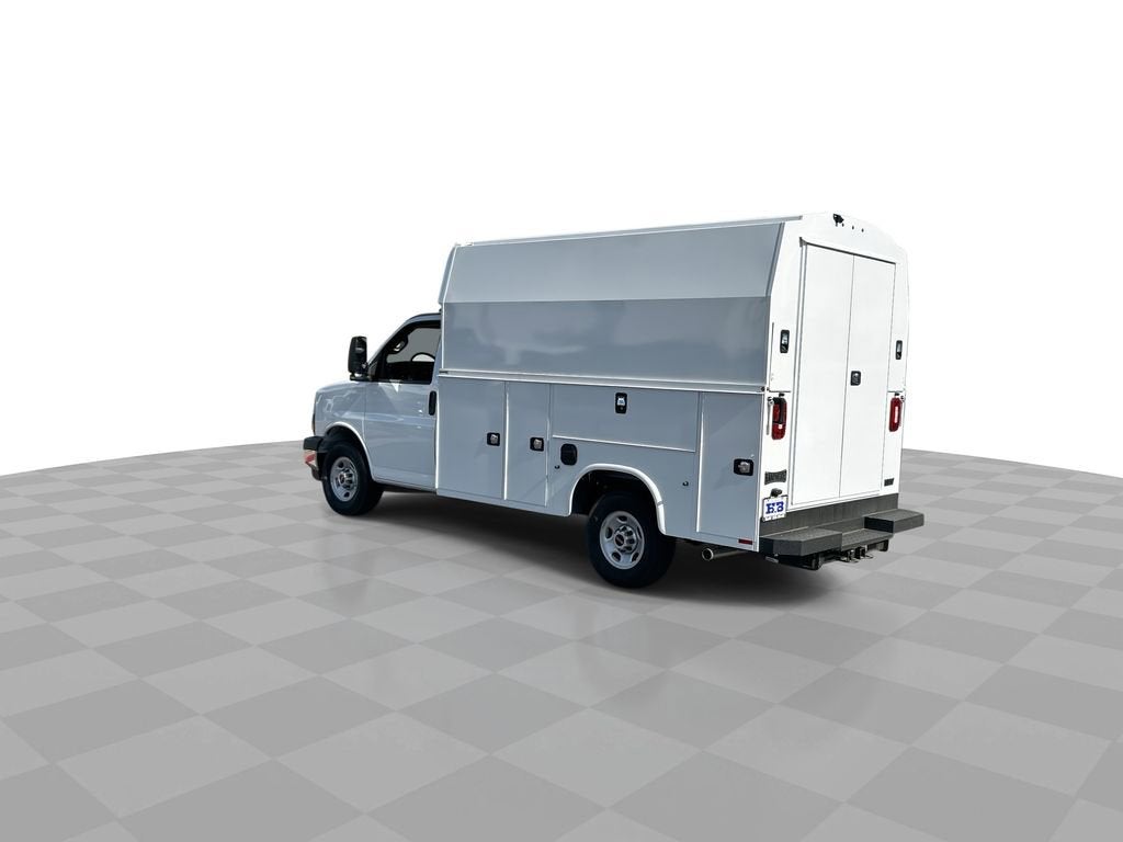 2025 GMC Savana Cutaway 3500 1WT