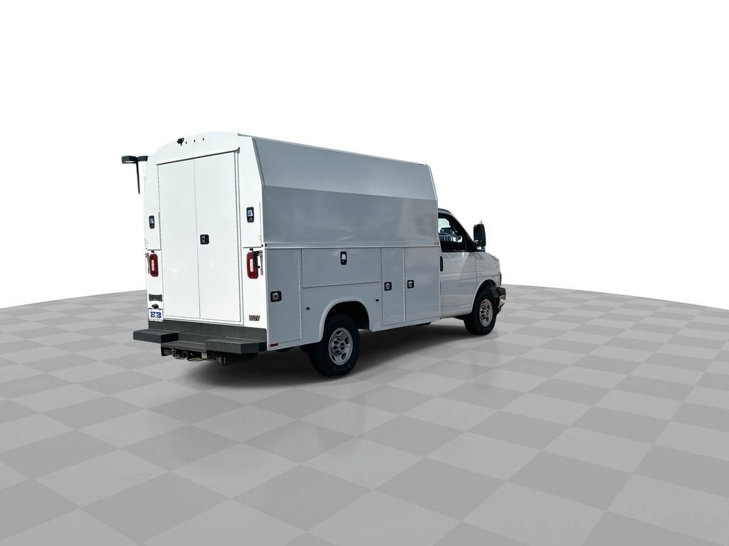 2025 GMC Savana Cutaway 3500 1WT