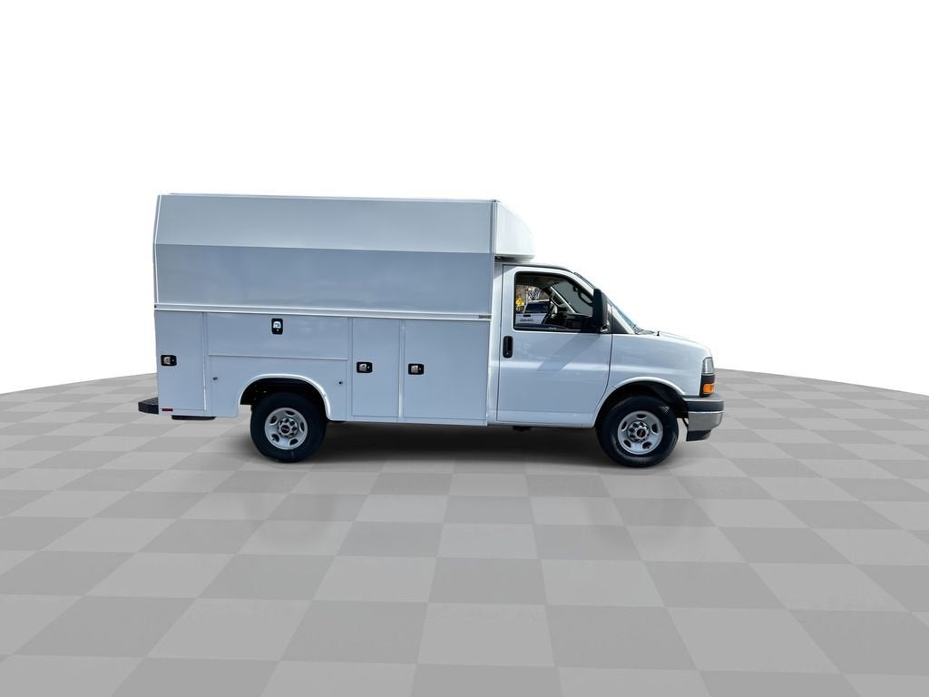 2025 GMC Savana Cutaway 3500 1WT