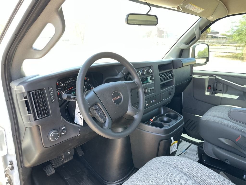 2025 GMC Savana Cutaway 3500 1WT