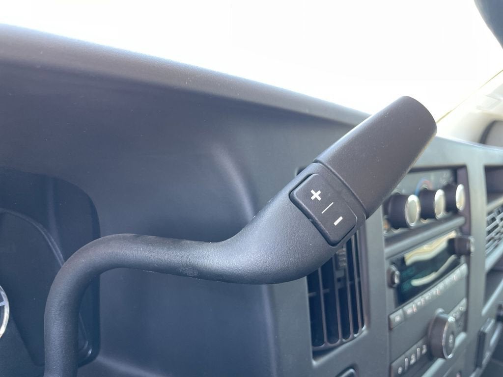 2025 GMC Savana Cutaway 3500 1WT