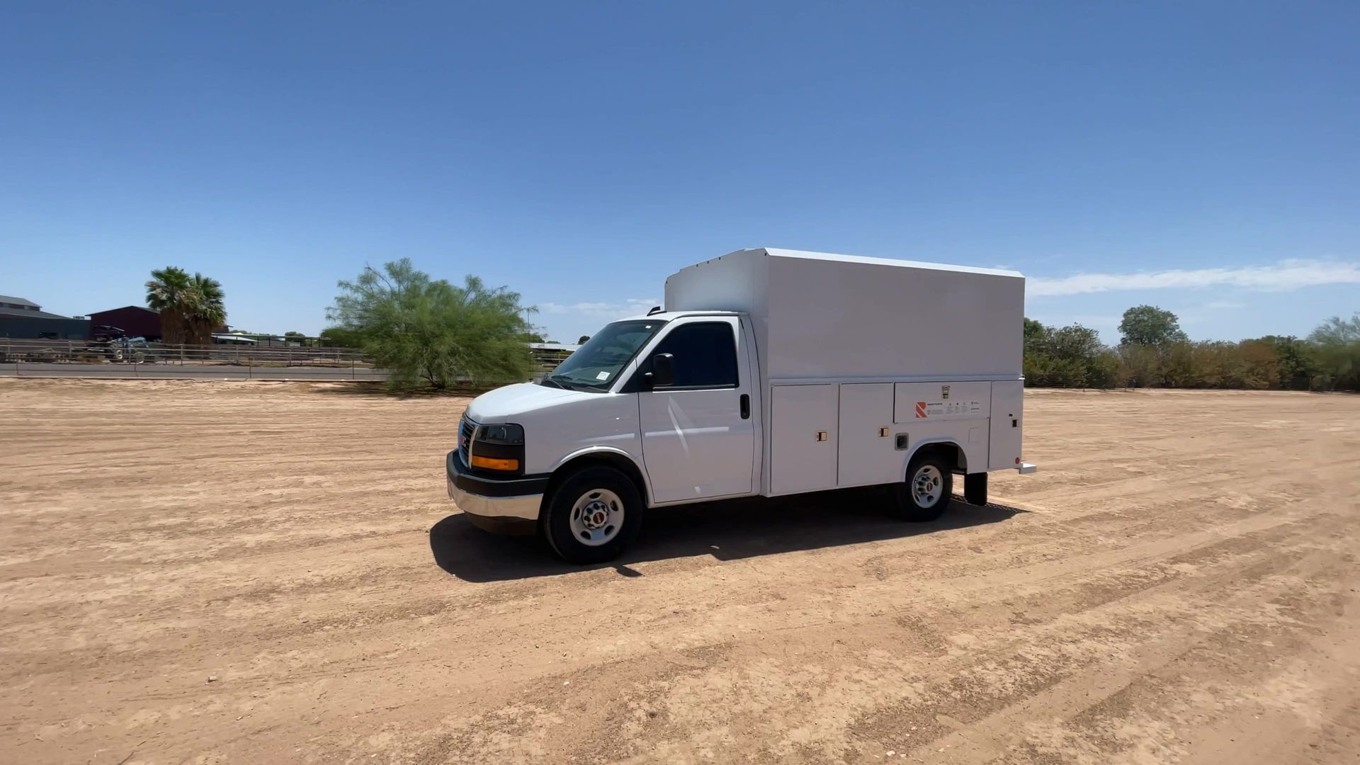 2025 GMC Savana Cutaway 3500 1WT