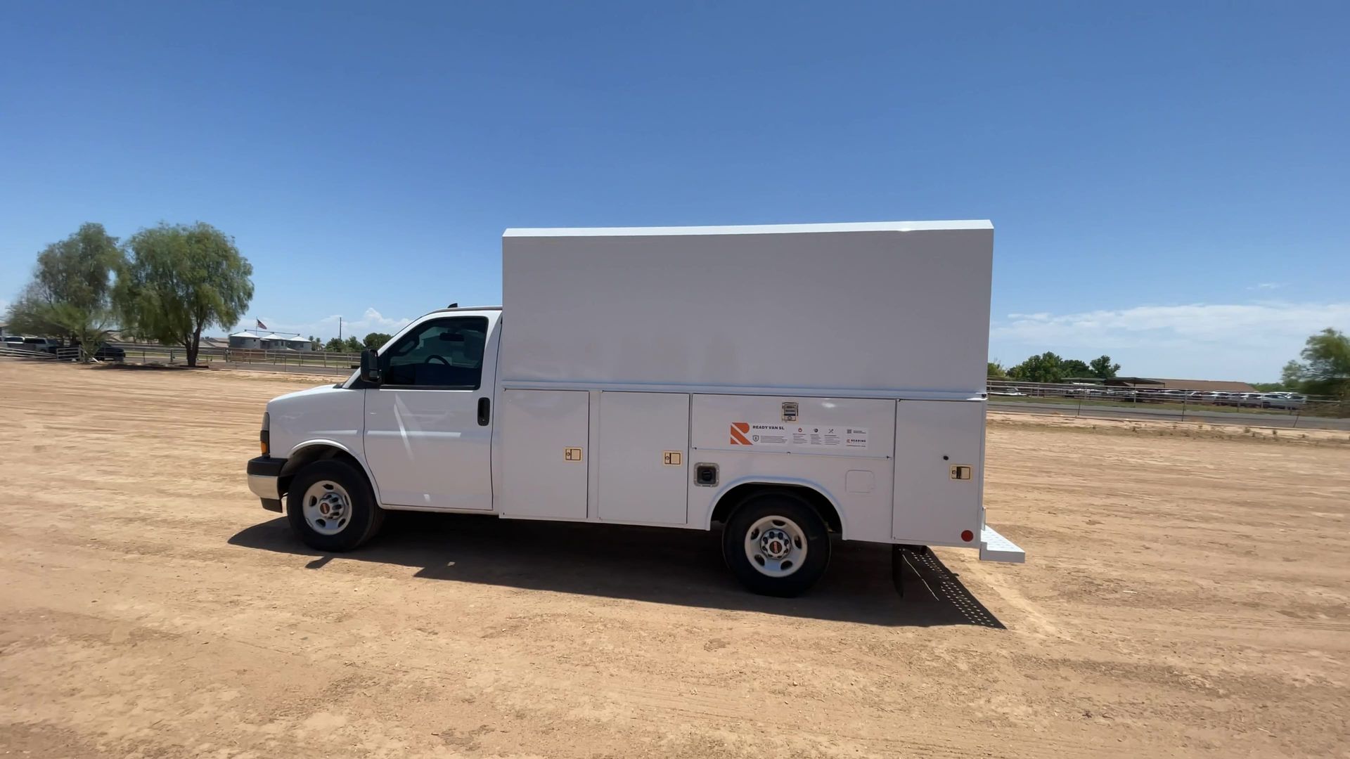 2025 GMC Savana Cutaway 3500 1WT