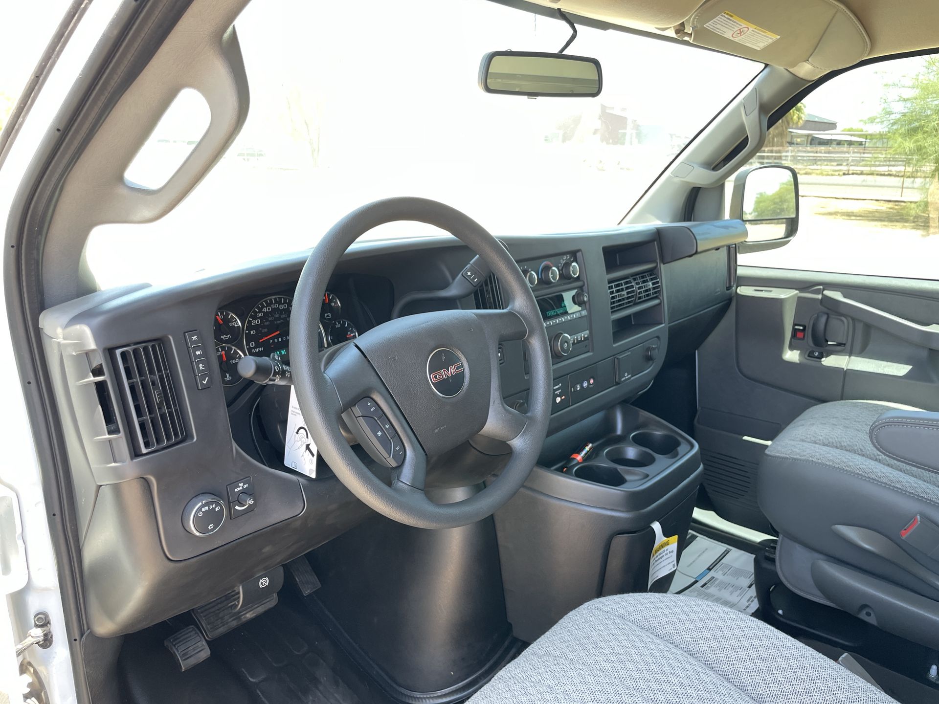 2025 GMC Savana Cutaway 3500 1WT